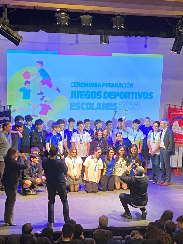 Selecciones deportivas de nuestro Colegio son galardonadas en la Premiación de los Juegos Escolares de Vitacura