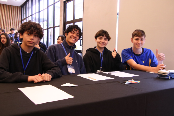 Estudiantes participan en Interdiaconal de Matemática