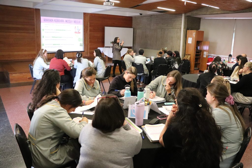 Capacitación en gestión del aula entrega nuevas herramientas a docentes del Colegio San Esteban