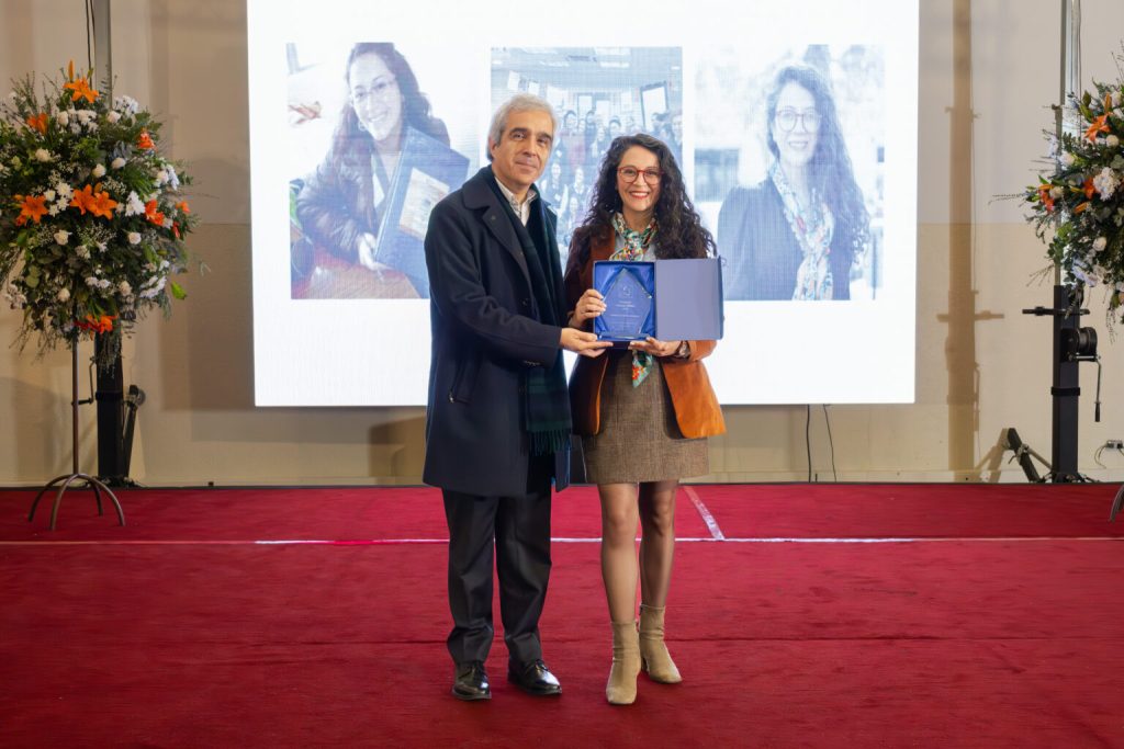 En el marco del 43° aniversario de la Universidad Católica Silva Henríquez (UCSH), se otorgó por primera vez el Premio Alumni UCSH 2025, distinción que busca reconocer a egresados que, con excelencia profesional y compromiso social, representan el sello formativo de la institución.