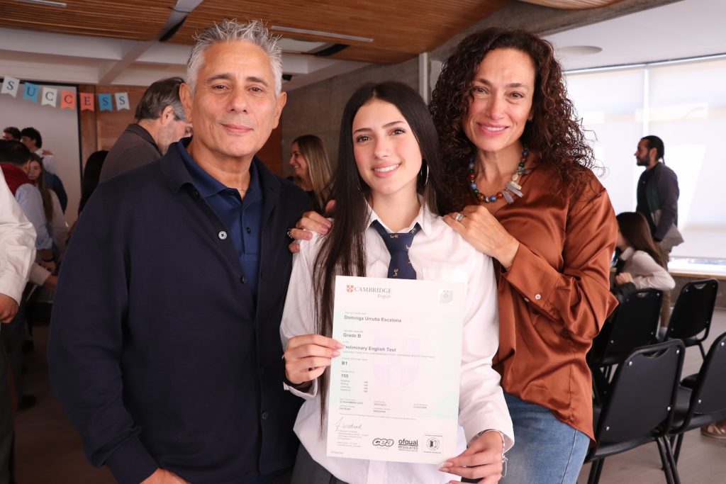 Estudiantes se certifican internacionalmente con Cambridge