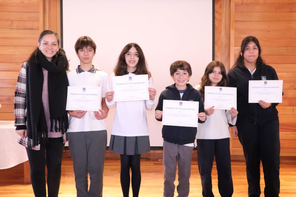 Reconocimiento a estudiantes destacados